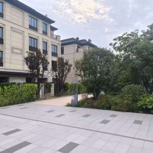 枣庄 芝麻白与芝麻白搭配铺装，尺寸1200*600