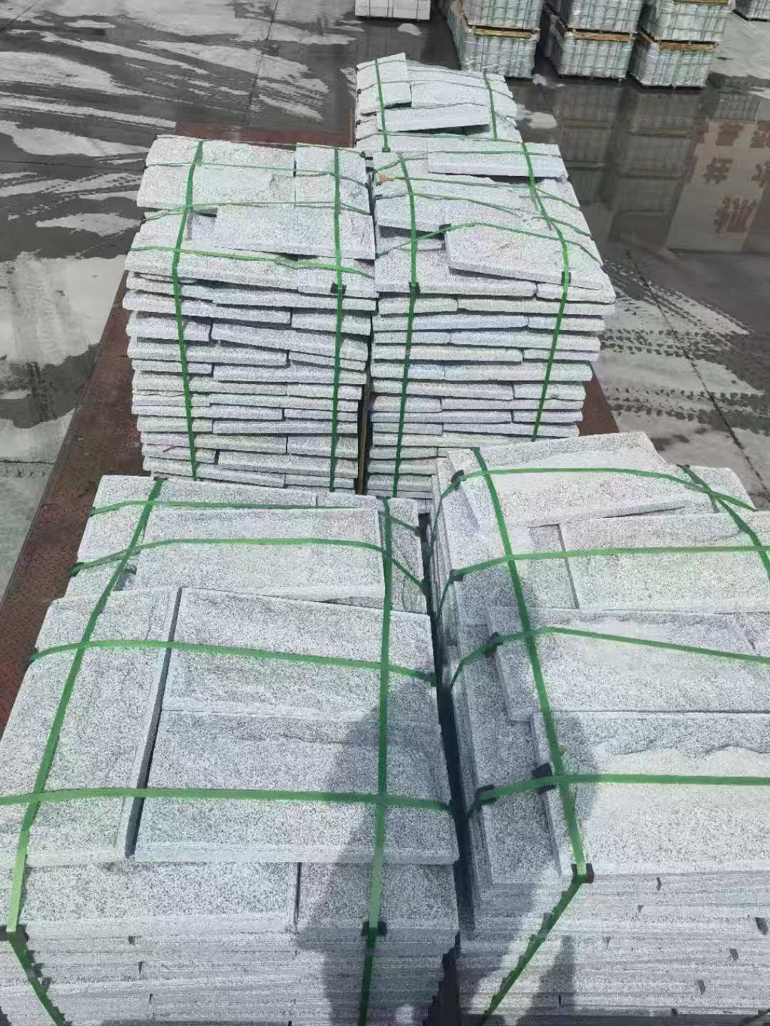 枣庄 芝麻白蘑菇石装车出货