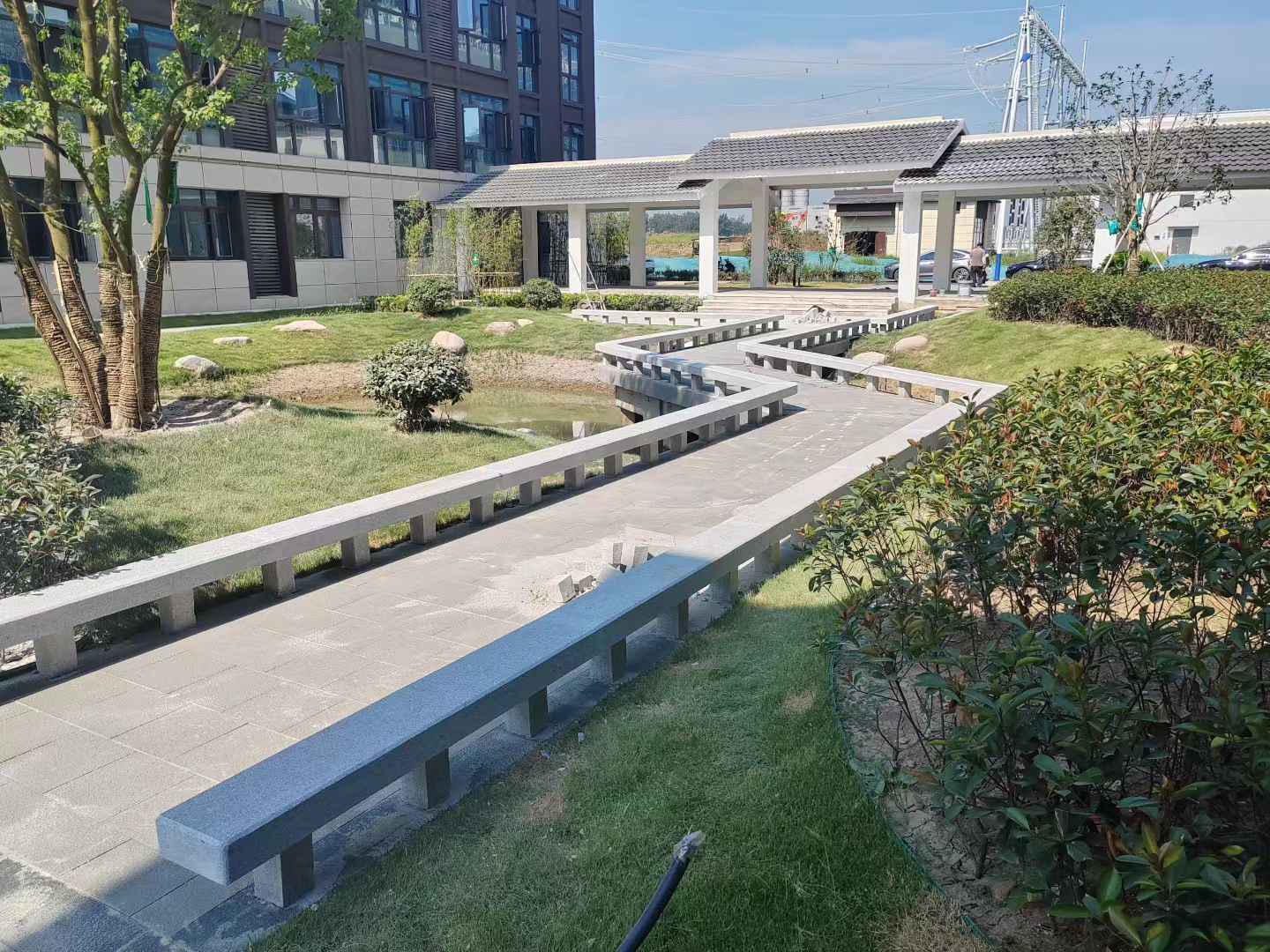 枣庄 芝麻灰小区坐凳&栏杆安装效果