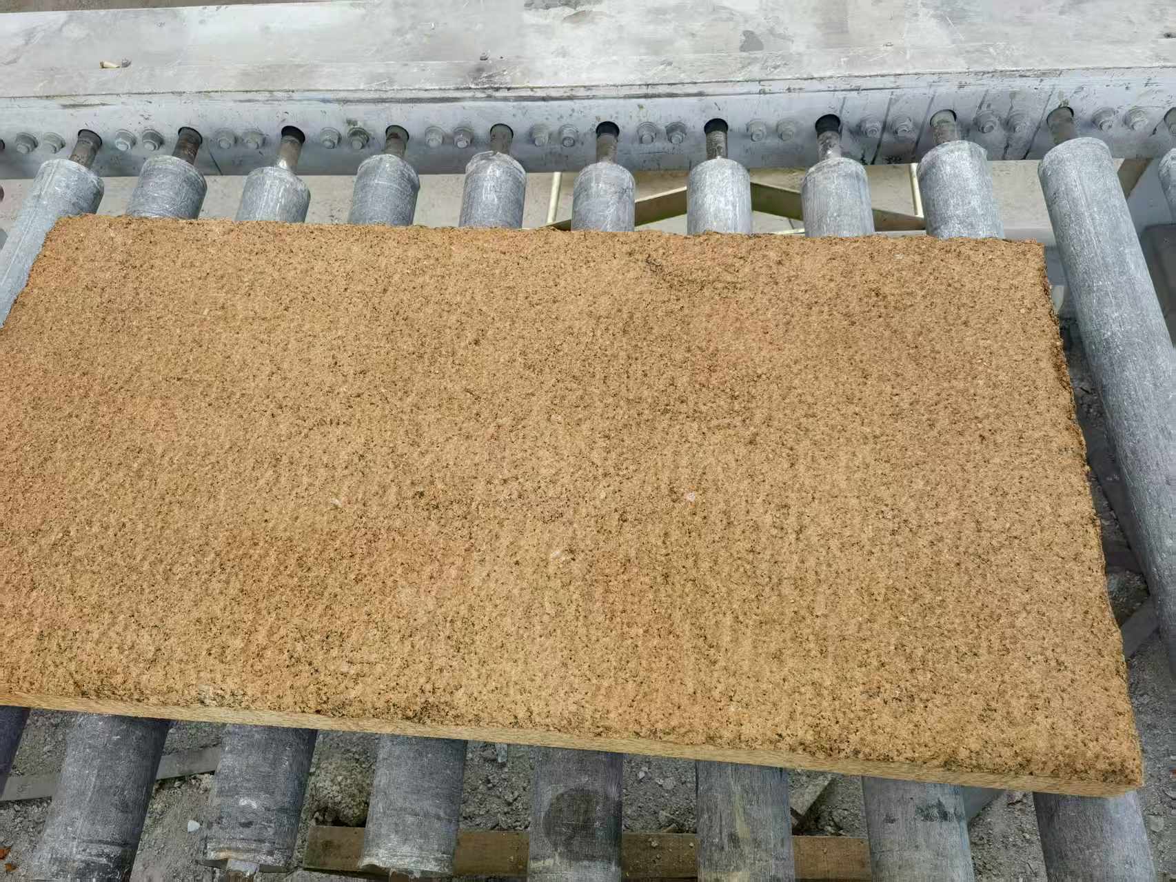 枣庄 菠萝面老石板，做旧仿古石，流水线生产加工