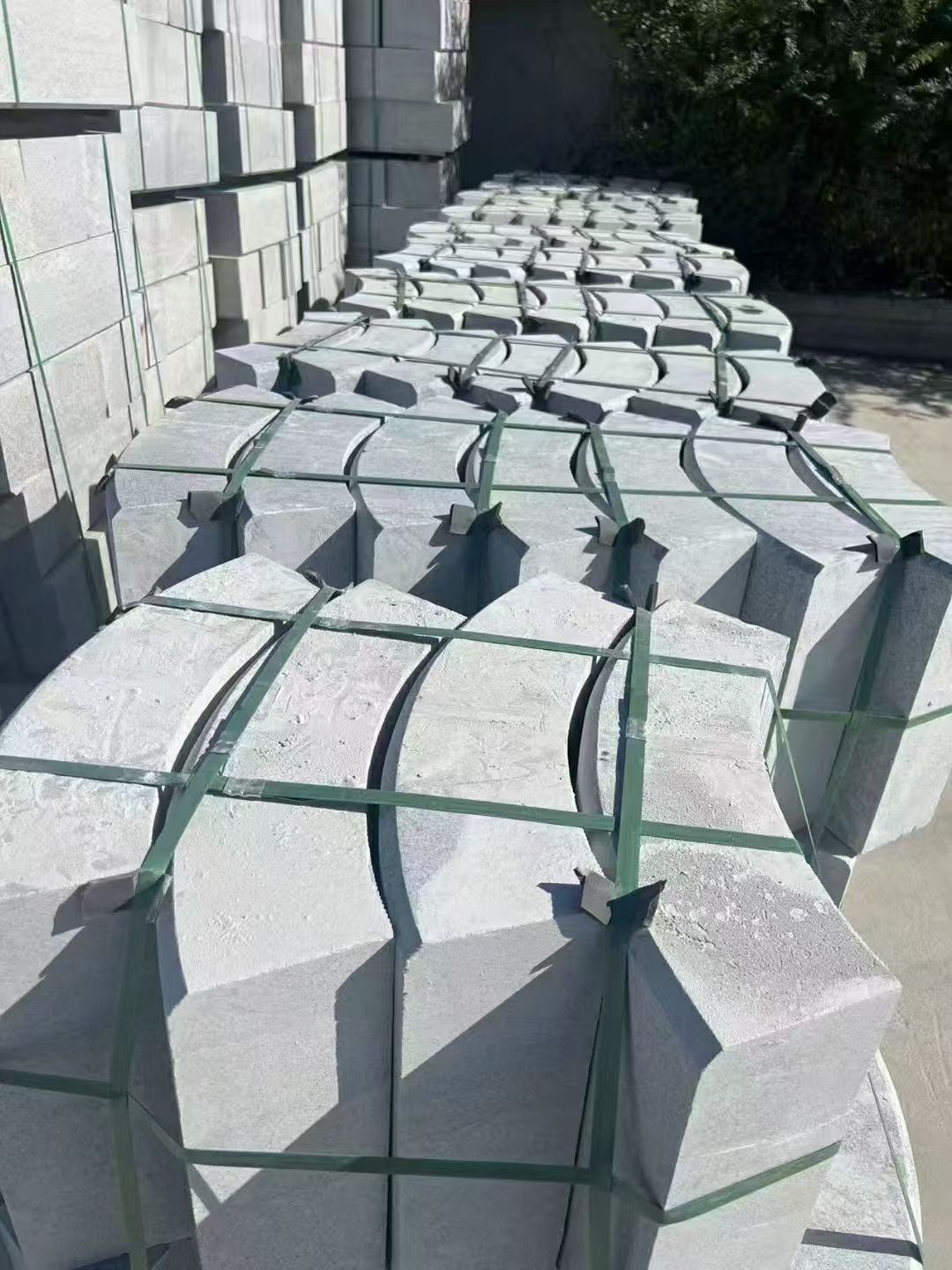 枣庄 芝麻灰弧形路沿石