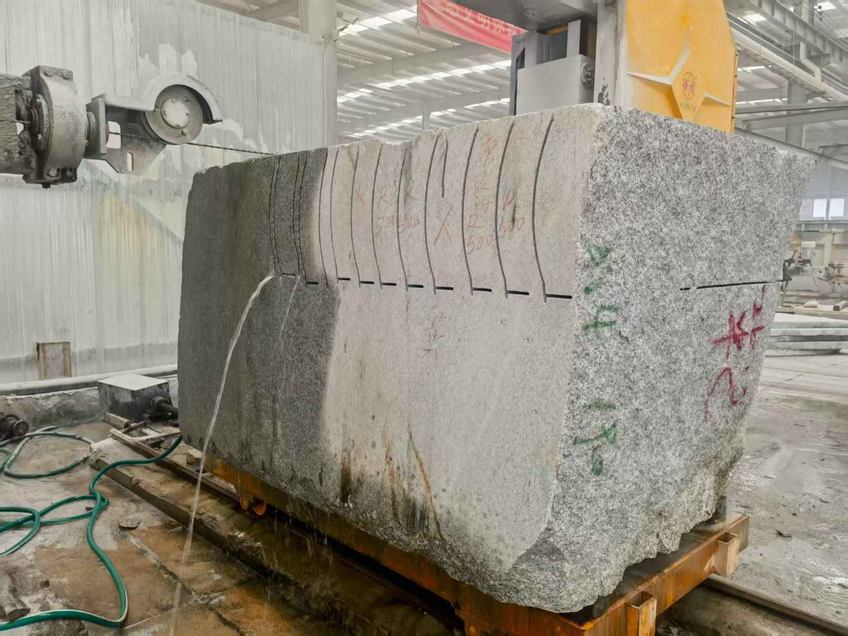 枣庄 602，大花芙蓉白，绳锯加工弧形路沿石