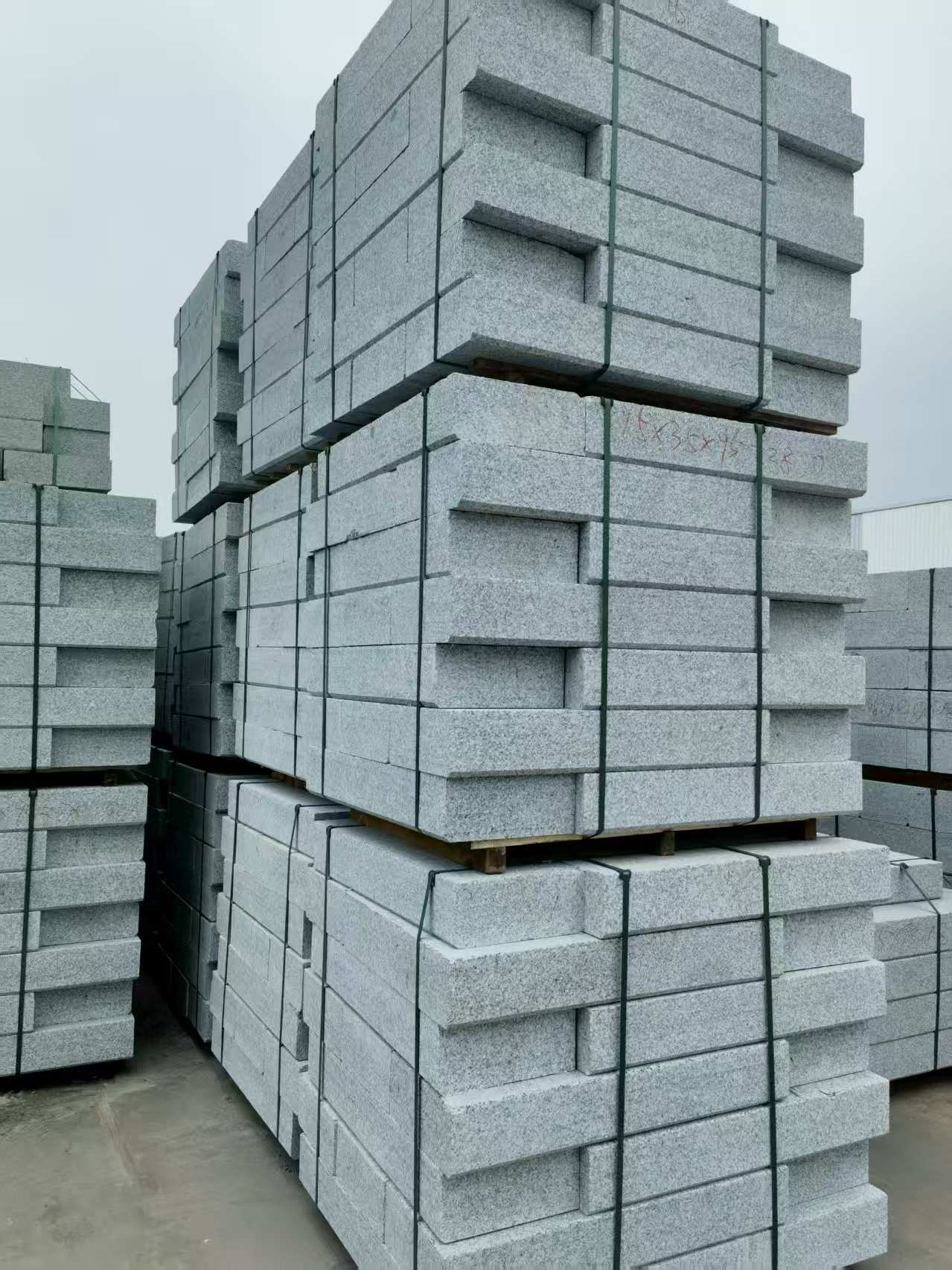 枣庄 路沿石，板板正正的路沿石