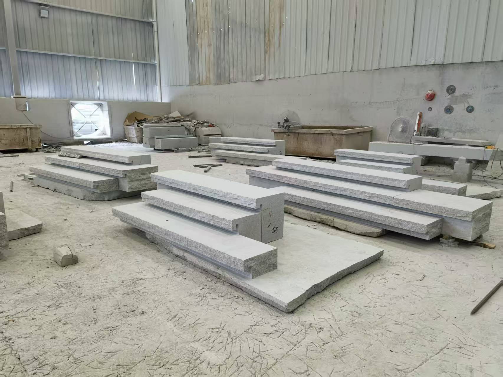 枣庄 整石台阶（大面火烧+侧面自然面），出货前厂内拼装