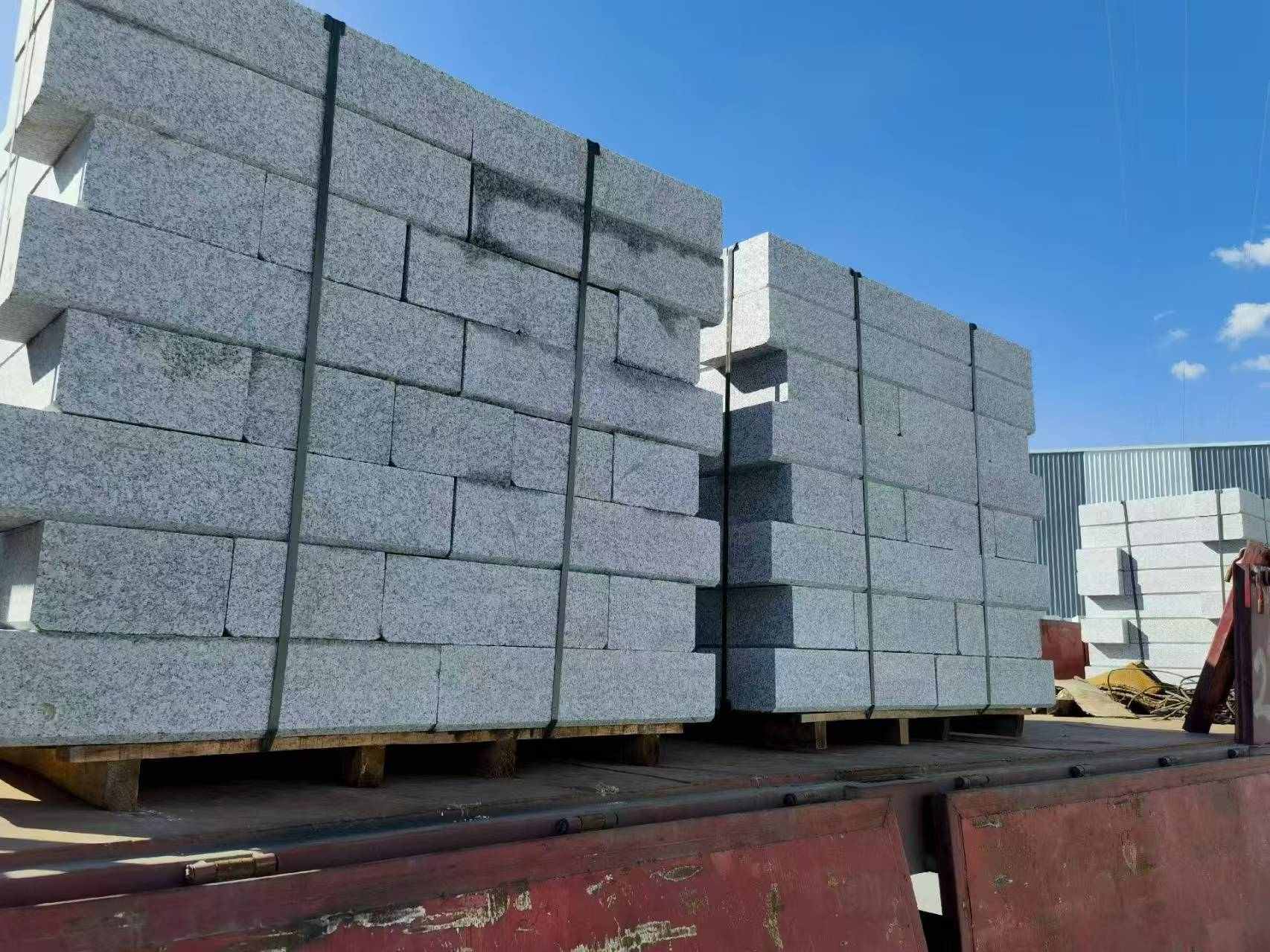 枣庄 路沿石装车出货