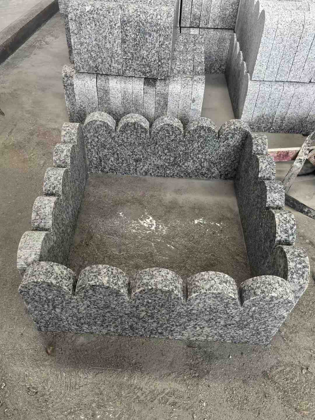 枣庄 花边石、花坛围栏石、花池界石、菜园栅栏石、镶边石、波浪状界石介绍