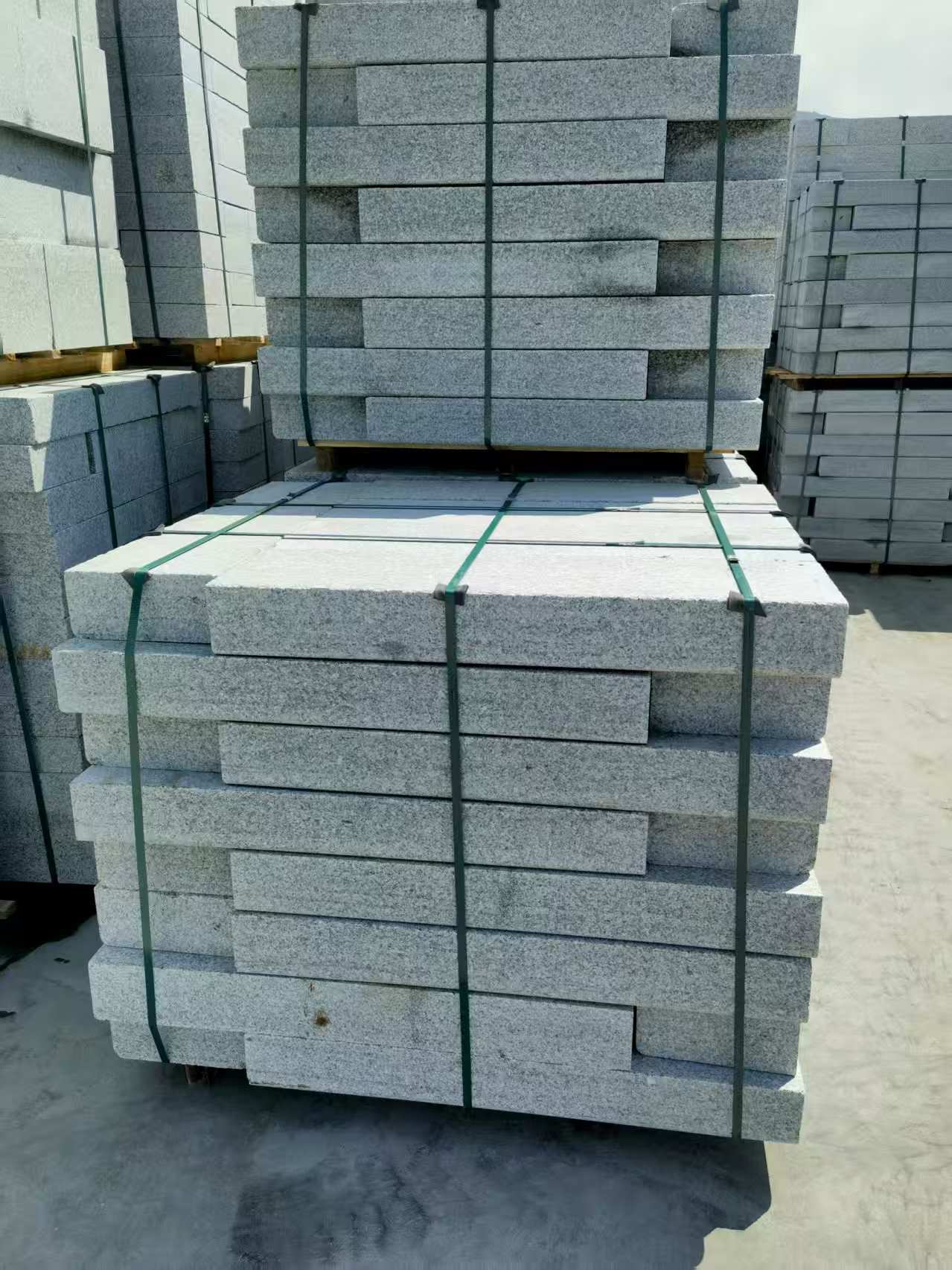 枣庄 芙蓉白花岗岩路沿石、平石尺寸标准，色泽均匀